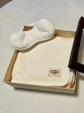 UGG Travel Set - Blanket and Sleep Mask